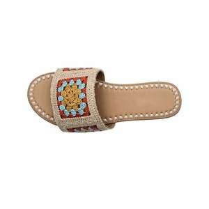 Comode pantofole da <span class=keywords><strong>donna</strong></span> <span class=keywords><strong>con</strong></span> chiusura a punta <span class=keywords><strong>con</strong></span> dettagli personalizzati impreziositi alla moda - Product Image 2