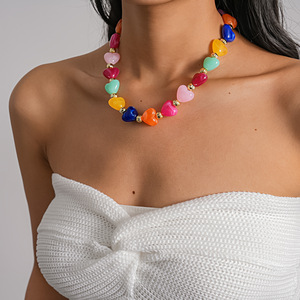 Retro acryl ketting met vlekkerige liefdesstiksels, modieuze en schattige sleutelbeenketting, niche-queue ketting - Product Image 6