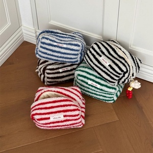 Trousse de toilette durable Sac à cosmétiques en laine d'agneau à rayures multiples Étiquette lavable Sacs de remplissage en coton doux pour l'hiver - Product Image 5
