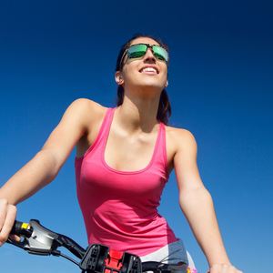 Gafas de Sol Deportivas para Hombre con Marco TR90, Logotipo Personalizado, Lentes Polarizadas Antideslizantes con Protección UV para Conducir, Pescar y Actividades Tácticas - Product Image 5