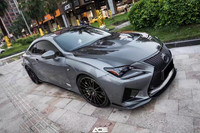 Kit carrosserie en fibre de carbone pour Lexus RCF, comprenant un diffuseur avant, un spoiler, des jupes latérales et un capot.