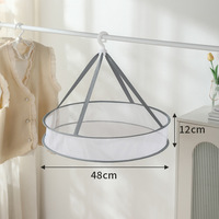 Panier à linge suspendu en métal brillant, type sur pied, pour sécher les vêtements