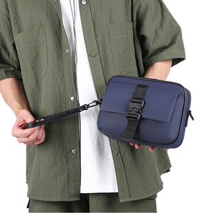 Bolso Bandolera Impermeable de PU para Hombre, Bolso de Pecho Casual y Moderno con Correa Ajustable, Bolso de Hombro Multibolsillos - Product Image 1