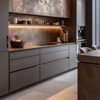 Ensemble de cuisine modulaire personnalisé Armoires de cuisine de style européen en MDF PVC laqué avec comptoir en marbre aux designs modernes