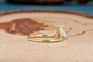 Bague en diamant à taille triangulaire, magnifique, élégante pour femme, design moderne avec pierre précieuse étincelante, parfaite pour les occasions spéciales - Product Image 6