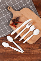 Ensemble de vaisselle jetable moderne de haute qualité en amidon de maïs de 7 pouces, biodégradable, écologique, sans BPA, couteau et fourchette