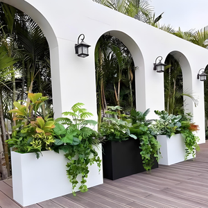 Boîtes à fleurs en acier inoxydable colorées et personnalisables, idéales pour des designs peu encombrants dans les patios et les petits jardins. - Product Image 4