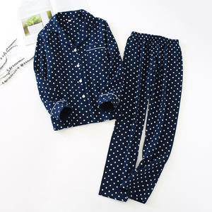 Conjunto de pijama de 2 piezas para hombre y mujer, ropa de dormir suave e informal - Product Image 2