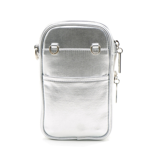 กระเป๋าสะพายข้างสีเงินเมทัลลิกผสมไนลอนคุณภาพพรีเมียม พร้อมสายสะพายแบบถอดได้และรายละเอียดห่วงด้านข้างสำหรับใช้ในชีวิตประจำวัน - Product Image 4