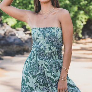 Mono largo de rayón personalizado con estampado hawaiano, diseño holgado con volantes y sin tirantes del fabricante - Product Image 4