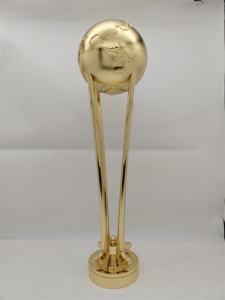 ถ้วยรางวัลลูกฟุตบอลสำหรับเด็กรางวัล Holywell ทองแบบสลักทนทานออกแบบได้ตามต้องการ - Product Image 6