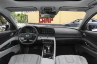 Nouvelle Hyundai Elantra Luxe 2025 – Berline 5 places à essence, automatique, traction avant, vitesse maximale 190 km/h pour adultes
