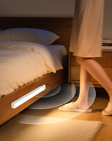 Lampe de placard à détecteur de mouvement avec affichage de la batterie, rechargeable par USB-C, sans fil, installation possible n'importe où pour escaliers/placards/bibliothèques