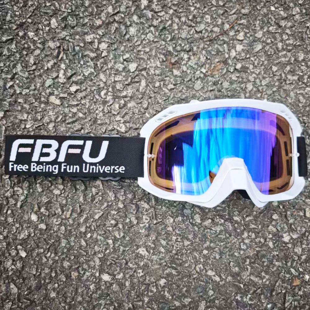 Lunettes bleues à monture blanche