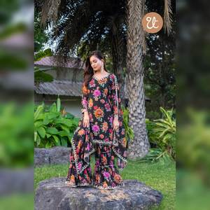 Top en soie géorgette traditionnelle lourde et exquise, broderie florale, imprimé floral, été, mariage indien, fête spéciale, comprend un plazo - Product Image 1