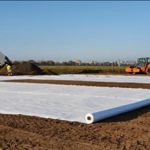 Géotextile non tissé en PP efficace, barrière anti-mauvaises herbes, tissu paysager pour les jardins, les parterres de fleurs et la construction routière - Product Image 4