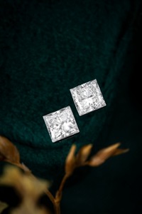 Boucles d'oreilles en platine PT950 personnalisées avec diamant de laboratoire taille radiant de 0,61 ct |   Bijoux de mariage en diamant de laboratoire taille radiant pour - Product Image 2
