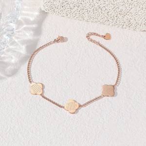 Bracelet personnalisé gravé Ayatul Kursi, trèfle à quatre feuilles, acier inoxydable, plaqué or 18 carats, bijoux islamiques musulmans, étanche, cadeau - Product Image 3