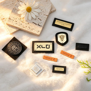 Étiquettes en cuir métalliques avec logo personnalisé en relief, étiquettes en cuir PU durable et métalliques pour vêtements en denim - Product Image 2