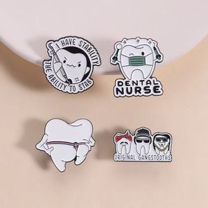 Broche de la série dentaire, mignonne et amusante, à thème dentaire, en métal, style dessin animé, accessoire de mode, vente en gros transfrontalière - Product Image 3