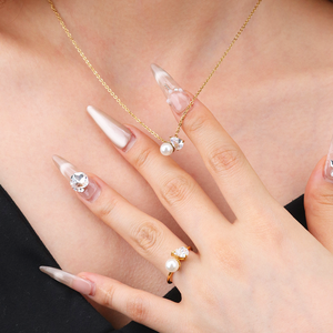 Chris April joyería de moda 316L Acero inoxidable PVD chapado en oro gota de agua lágrima perla circón colgante collar - Product Image 5