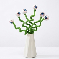 Décoration suspendue fantaisie pour fête d'Halloween, en forme de globe oculaire vert en peluche, avec branche en fil de fer