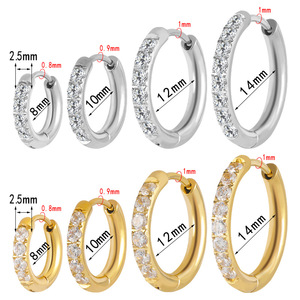 Pendiente de Aro de Titanio ASTM F136 con Circonita Cúbica de 2.5mm, Diseño Original para Mujer, Joyería para Perforación de Cartílago - Product Image 6