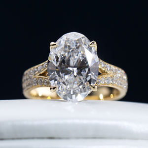 Anello di fidanzamento da donna in oro 18 carati MSR-1264 pronto per la spedizione, con diamante coltivato in laboratorio personalizzato. - Product Image 1