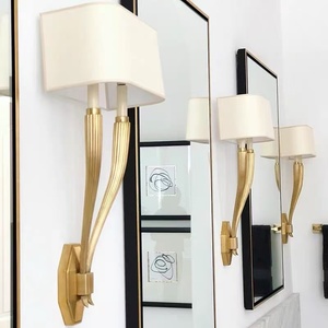 Lampada da Parete di Lusso in Ottone Dorato con Paralume in Lino, Illuminazione Moderna per Soggiorno e Camera da Letto, Applique con Paralume in Tessuto - Product Image 5