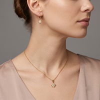 Ensemble de bijoux étoile du Nord en acier inoxydable plaqué or 18 carats avec collier étoile et boucles d'oreilles créoles