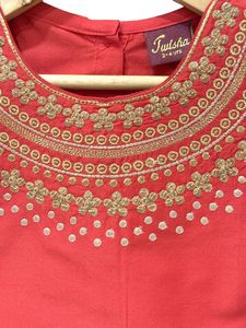 เสื้อครอปปักลายแขนกุดสำหรับเด็กผู้หญิงพร้อมชุดเลเฮนกาผ้าฝ้ายพิมพ์ลาย ชุดพื้นเมืองแบบดั้งเดิม สีแดง สีน้ำเงิน - Product Image 4