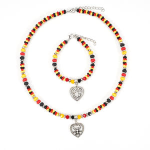 Ensemble collier et bracelet en forme de cœur, bijoux vintage en alliage, accessoire de mode pour femmes pour les soirées - Product Image 1