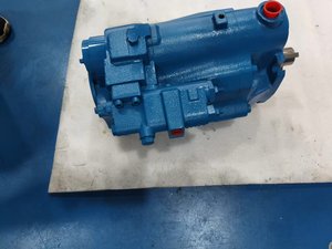 Pompe à piston série PVM074 PVM098ER10GS02AAC28200000A0A Pompe à piston axial hydraulique série PVM PVM141 PVM098 PVM074 - Product Image 2
