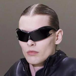 Lunettes de sport futuristes UV400 avec verres PC, protection solaire classe 2 pour hommes, cyclisme en extérieur, style tendance, design monobloc - Product Image 2