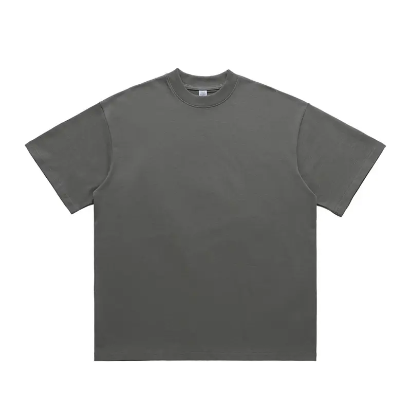 Grosir Streetwear Pria 100% Katun Cetak Mock Neck Tee T-shirt Grafis dengan Logo Logo Kustom Dicetak T Shirt