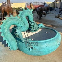 Fontaine d'eau sculptée en bronze vert vintage TREVI, dragon chinois, fontaine en métal pour ornement extérieur