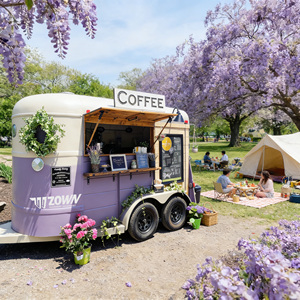 Eye-<b>Catching</b> Fiberglass Mobile Food Unit Compact Food Vendor Charming Food Cart 4-Wheel Mini Food Truck Burger Ice Snack Food - Product Image 1