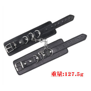 Menottes sexy en cuir PU noir avec chaîne pour adultes - Product Image 3