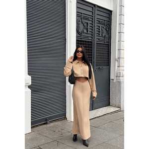 Traje Formal Beige con Botones al Frente - Product Image 1