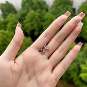 Orecchini a Perno E1904 in Oro Bianco, Gioielli Unisex alla Moda in Lega - Product Image 4