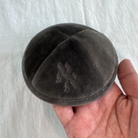 Kippah de Terciopelo Alemán Premium con Bordado Personalizado e Impresión Interior, Kippa Personalizada para Bar Mitzvah y Bodas