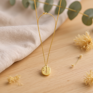 Collana in acciaio inossidabile con ciondolo a forma di lettera U da 1,9 cm, placcata in oro, gioielli alla moda per donna - Product Image 2