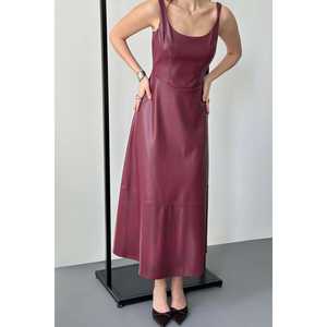 Vestido de Noche Borgoña de Satén con Tirantes, Corte A, Cintura Natural, Sin Espalda y Sin Tirantes - Product Image 3