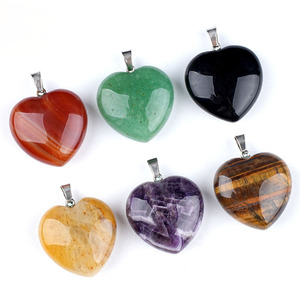 Charmes en <span class=keywords><strong>pierre</strong></span> naturelle en forme <span class=keywords><strong>de</strong></span> cœur, cadeau pour <span class=keywords><strong>la</strong></span> Saint-Valentin, accessoire <span class=keywords><strong>de</strong></span> bijouterie, pendentif en cristal en forme <span class=keywords><strong>de</strong></span> cœur - Product Image 2