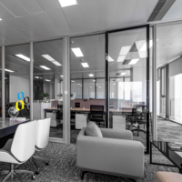 Mobilier de bureau modulaire en MDF, cloison de bureau en verre et aluminium personnalisée, cloison de séparation pour usage professionnel