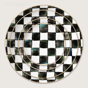 Assiette plate en porcelaine de style nordique, noir et blanc à carreaux, logo personnalisé - Product Image 1