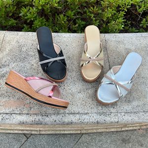 Sandalias de verano versátiles para mujer con tacón de cuña, diseño de diamantes y grano de madera, que aumentan la altura, para exteriores - Product Image 1