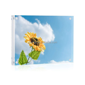 Khối Acrylic Trong Suốt Dọc Ngang Với Nam Châm Màu Bạc Khung Ảnh <span class=keywords><strong>Lucite</strong></span> Khung Trưng Bày Áp Phích Acrylic Để Bàn - Product Image 2