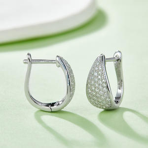 Vente en gros 0.57CT D VVS Mêlée Moissanite Huggie Boucles d'oreilles en argent sterling 925 plaqué or blanc 18 carats Bijoux pour femmes à la mode - Product Image 6