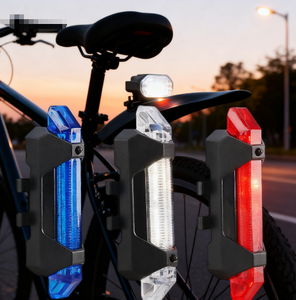 Feu arrière de vélo à chargement USB, lumière d'avertissement clignotante, feu arrière LED pour la conduite nocturne, équipement de vélo de montagne - Product Image 1
